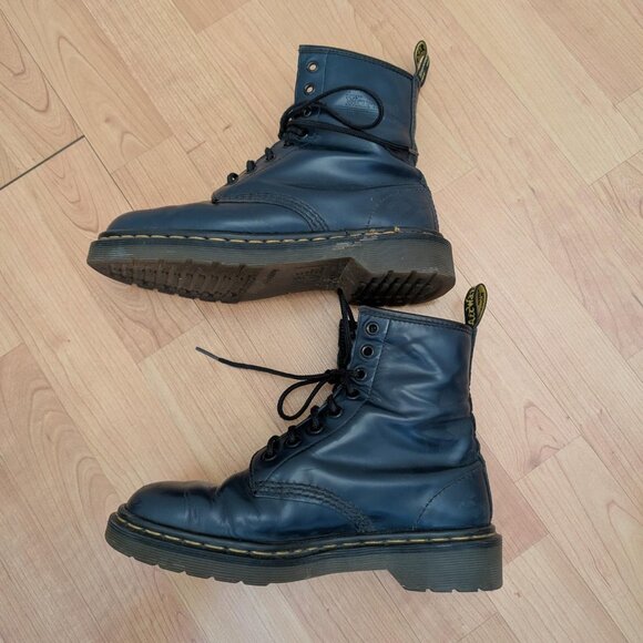 Vintage 1996 Dr. Martens Air Wair Size 6 US, 5 UK Navy Smooth 8 Eyelet Boots - Picture 9 of 14